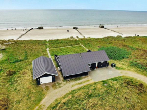 Гостиница Modern Holiday Home in Blavand on Beach  Оксбю